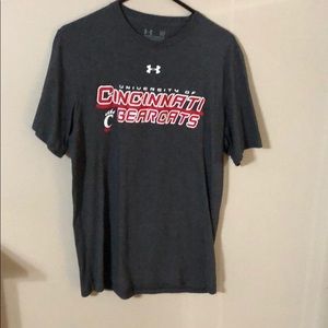 Men’s medium under armor shirt